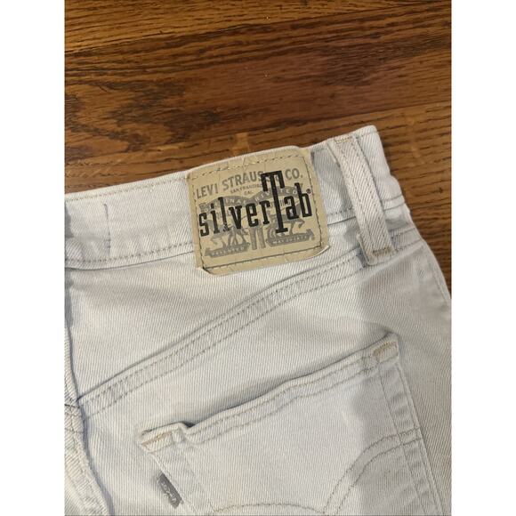 Levi’s Silver Tab Jeans Womens Mom Jean 27/29 Light Wash Lavender Print Flower - Picture 16 of 16